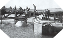 Image : Installation des jetées permettant le déchargement du matériel de guerre