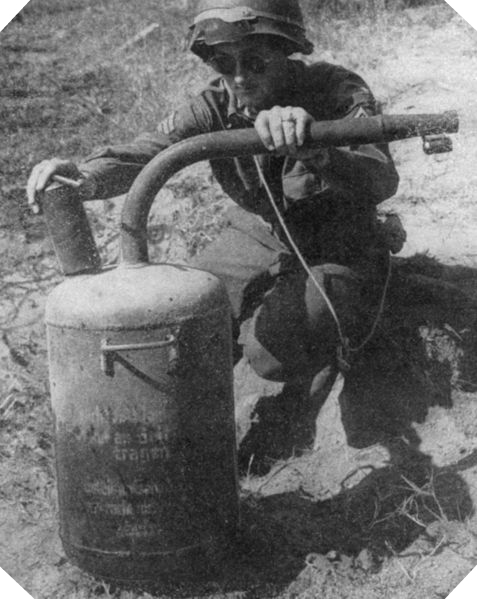 Lance-flammes Abwehrflammenwerfer 42 - Histoire, fiche technique et photo 1 Image : Abwehrflammenwerfer 42