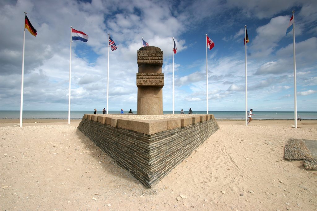Bernières-sur-Mer - Espace historique de Normandie - Monument Signal
