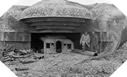 Image : Une casemate de la batterie de Longues-sur-Mer, après les bombardements