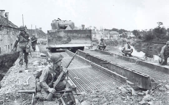 6 juin 44 Pont_dairel_sherman_bulldozer-1