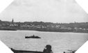 Image : Des garde-côtes Britanniques croisent devant Arromanches, épargnée par les combats