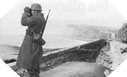 Images : Une sentinelle Allemande scrute l'horizon, à proximité de son bunker bunker à Mers-les-Bains.