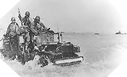 Image : Un véhicule Américain débarque sur Utah Beach