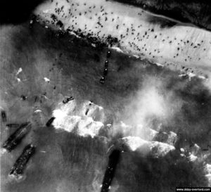 Vue aérienne du débarquement sur Utah Beach. Photo : US National Archives