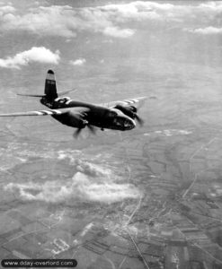 Un bombardier Glen Martin B-26 B Marauder appartenant au 555th Bomber Squadron, 386th Bomber Group Squadron, 99th Combat Bomb Wing, 9th Bomber Command après le bombardement d'Argentan. Photo : US National Archives