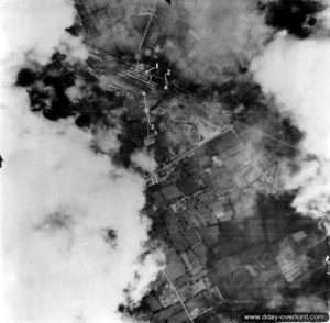 Photo de reconnaissance de la gare de Folligny. Photo : US National Archives