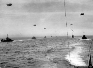 Convoi U1 (groupe 30, flottille 11, série 9) dans la Manche à destination d’Utah Beach en soirée du 5 juin 1944. Photo : US National Archives