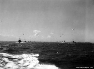 Convoi U1 (groupe 30, flottille 11, série 9) dans la Manche à destination d’Utah Beach en soirée du 5 juin 1944. Photo : US National Archives
