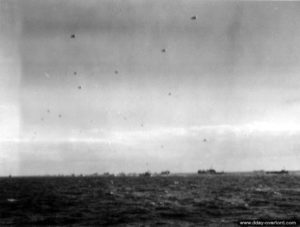 Convoi U1 (groupe 30, flottille 11, série 9) dans la Manche à destination d’Utah Beach en soirée du 5 juin 1944. Photo : US National Archives