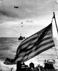 Convoi U1 (groupe 30, flottille 11, série 9) dans la Manche à destination d’Utah Beach en soirée du 5 juin 1944. Photo : US National Archives