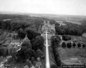 26 juillet 1944 : vue aérienne du château de Balleroy. Photo : US National Archives