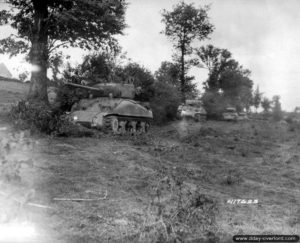 Août 1944 : un char Sherman américain appartenant à l’escadron E du 67th Armored Regiment de la 2nd Armored Division. Photo : US National Archives