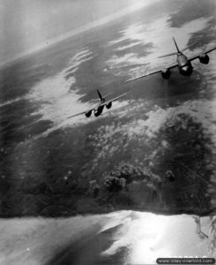 25 avril 1944 : bombardement des défenses côtières et de la base de lancement de fusées V1 dans le secteur de Dieppe par le 9th Bomber Command de la 9th Air Force. Photo : US National Archives