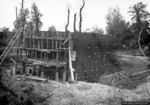Une casemate Regelbau H669 en construction dans le secteur de Fontenay-sur-Mer. Photo : US National Archives