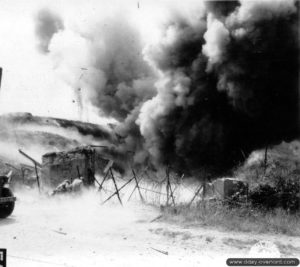 24 juin 1944 : la 79ème division d’infanterie américaine prend d’assaut les points d’appui de La Glacerie. Photo : US National Archives