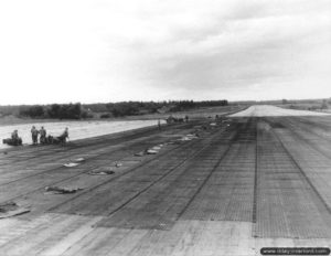 Construction de l’aérodrome allié de Lombron (ALG A-37) par le 834th Engineer Aviation Battalion. Photo : US National Archives