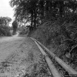 Photos of Port-en-Bessin in 1944 8 Le pipeline sur la route GC 6 au sud de Port-en-Bessin à Escures appartenant au ravitaillement PLUTO ("minor system"). Photo : US National Archives