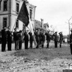 Cérémonie du 14 juillet devant la mairie de Saint-Sauveur-le-Vicomte. Photo : US National Archives