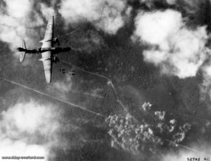 Bombardement du secteur de La Sauvagère Champsecret le 25 juin 1944. Photo : US National Archives