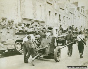 Le 4 août 1944 dans les rues de Bréhal, des résistants français ont récupéré un canon antichar 4,5 cm Pak 184 d’origine russe. Phoro : DR