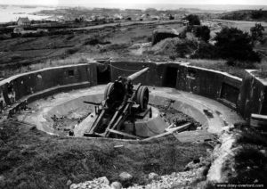 Un des encuvements pour canon de 155 mm K.420 (f) du fort des Couplets sur la commune d’Equeurdreville-Hainneville. Photo : US National Archives