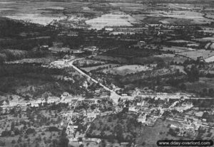 Vue aérienne du Bourg-Saint-Léonard en 1944. Photo : US National Archives