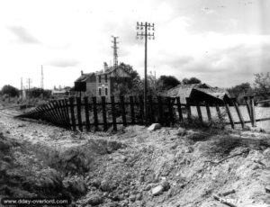 Les lignes de chemin de fer détruites après les bombardements à Bagnoles-de-l'Orne. Photo : US National Archives