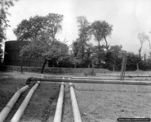 Les pipelines de carburant du système de ravitaillement PLUTO ("minor system") dans le secteur de Etréham. Photo : US National Archives