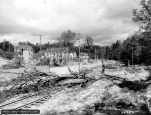 Les lignes de chemin de fer détruites après les bombardements à Bagnoles-de-l'Orne. Photo : US National Archives