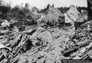 Les effets des bombardements sur le hameau de l’Eglise à La Glacerie. Photo : US National Archives