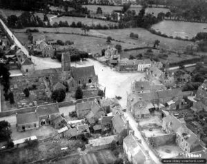 7 juillet 1944 : vue aérienne de la commune de Saint-Clair-sur-l’Elle. Photo : US National Archives