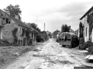 19 août 1944 : les rues de Saint-Lambert-sur-Dive peu après les combats. Photo : IWM