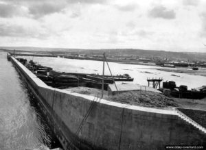 Le port des Flamands devant Tourlaville. Photo : US National Archives