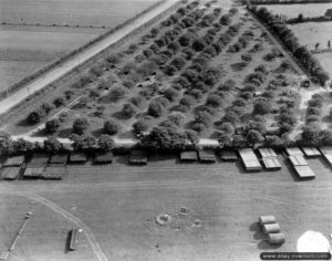 Vue aérienne d'un stock de carburant installé dans le secteur d'Etréham. Photo : US National Archives