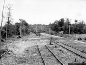 6 juillet 1944 : les destructions du réseau ferroviaire du centre de montage et de ravitaillement de V1 à La Tuilerie à Yvetot-Bocage. Photo : US National Archives