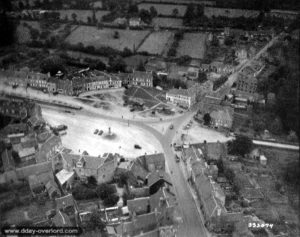 26 juillet 1944 : vue aérienne de la commune de Balleroy. Photo : US National Archives