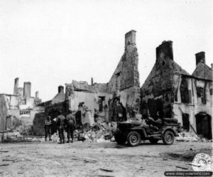 Le carrefour entre la rue Monseigneur Le Nordez et la rue Paul Lecacheux à Montebourg. Photo : US National Archives