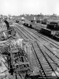 Le résultat des bombardements sur les voies à la gare de Lison. Photo : US National Archives