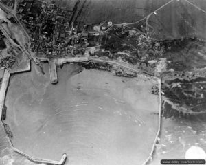 Vue aérienne du port de Port-en-Bessin. Photo : US National Archives