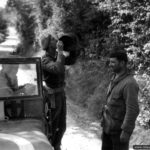 19 août 1944 : une équipe de photographes de la 1st Canadian Army Film & Photographic Unit aux ordres du lieutenant D. I. Grant à Saint-Lambert-sur-Dive. Photo : IWM