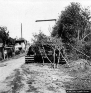 22 août 1944 : un char Tigre II du Panzer-Abteilung 503 dans le secteur de Vimoutiers. Photo : US National Archives