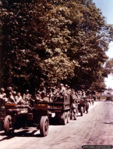 Des artilleurs du 32rd Field Artillery Battalion de la 1st (US) Infantry Division en Angleterre. Photo : US National Archives