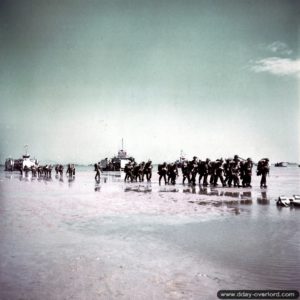 Débarquement des soldats canadiens sur Juno Beach à Courseulles-sur-Mer le Jour J. Photo : Archives Canada