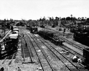 Le résultat des bombardements sur les voies à la gare de Lison. Photo : US National Archives