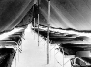 3 août 1944 : les lits de l’hôpital de campagne de Saint-Hilaire-Petitville. Photo : US National Archives