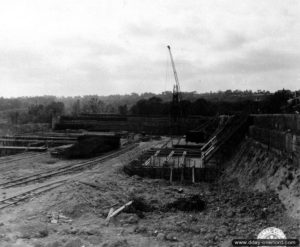 4 juillet 1944 : visite des généraux Eisenhower et Bradley ainsi que leur état-major de la base de construction de fusées V2 située à Sottevast et toujours en travaux au moment de la libération. Photo : US National Archives