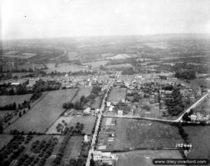 Vue aérienne de Bricquebec. Photo : US National Archives