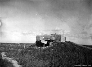 Le poste de direction de tir (Leitstand SK) de la batterie de Gatteville. Photo : US National Archives