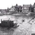 Photos of Port-en-Bessin in 1944 10 Une canonnière allemande sabotée dans l’avant-port de Port-en-Bessin. Photo : US National Archives